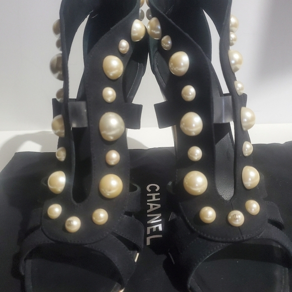Chanel SUPER CHIC LOOK! Black Pearl-Embellished Women's Heels - Picture 1 of 8